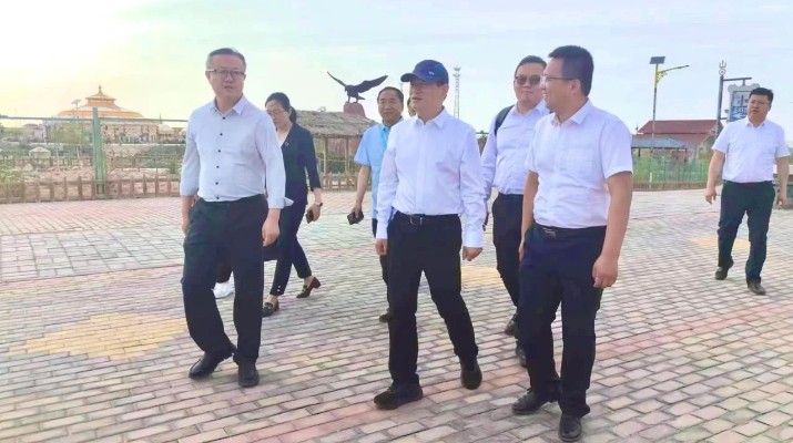 石培文董事长调研平山湖大峡谷景区