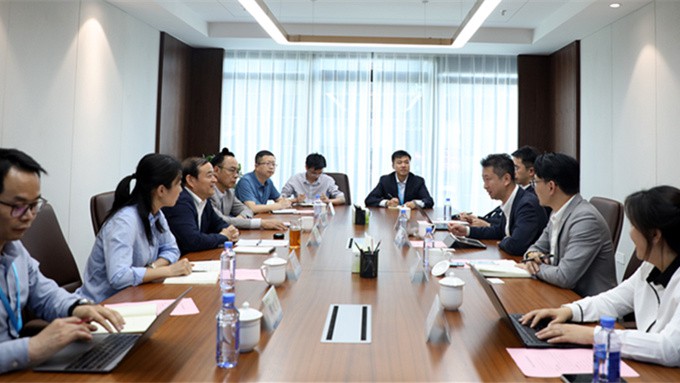 阿里云副总裁程璟给一行来众博·（中国）手机网页版文旅集团考察交流