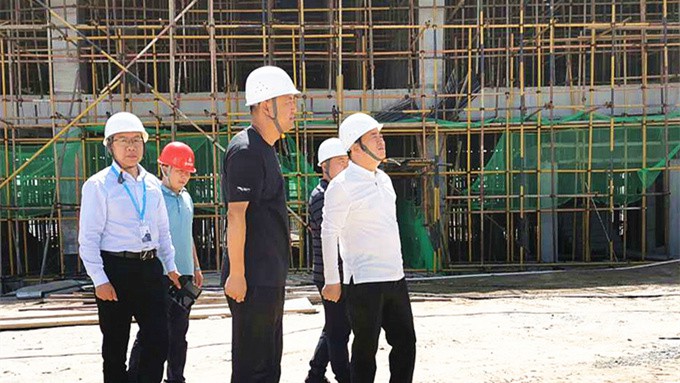 石培文董事长赴古浪八步沙现场检查项目进展情况