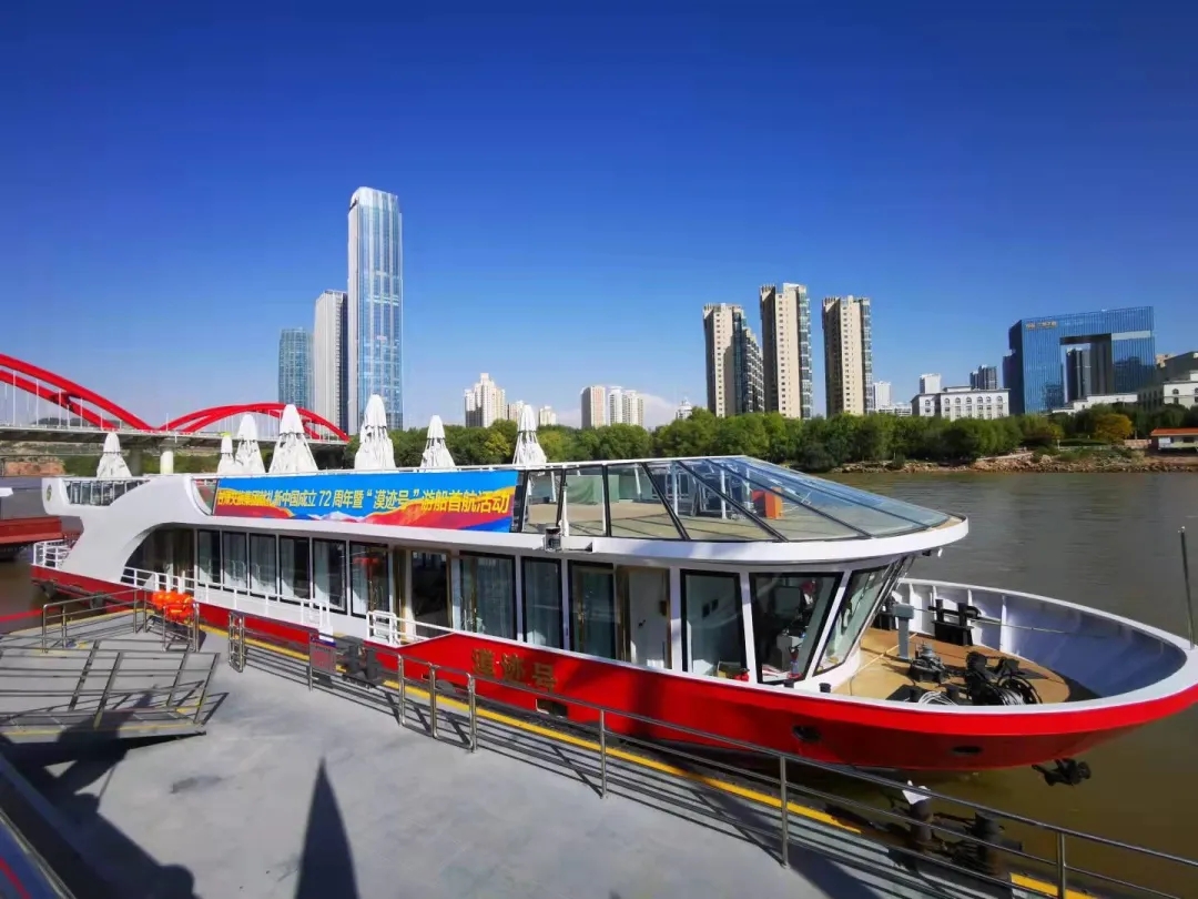 向祖国献礼——众博·（中国）手机网页版文旅集团举办献礼新中国成立72周年暨“漠迹号”游船首航活动